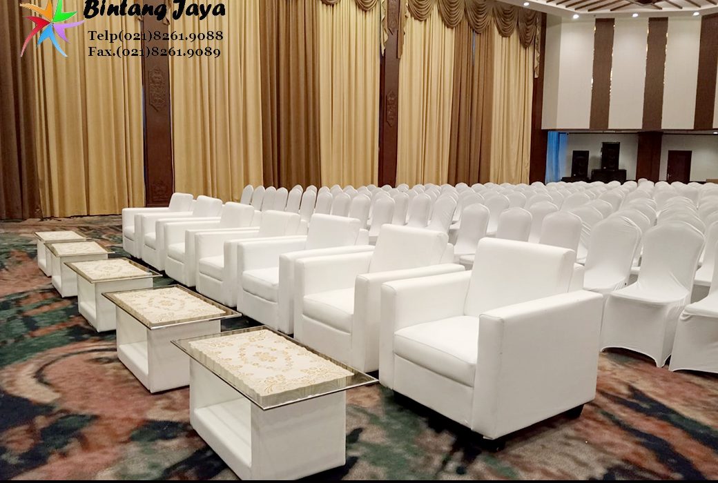 Rental Sofa Putih Kotak Minimalis Area Depok untuk Event Elegan dan Profesional