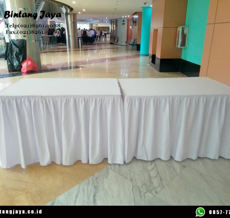 Sewa Meja Kotak Skirting Putih untuk Event Seminar di Jakarta