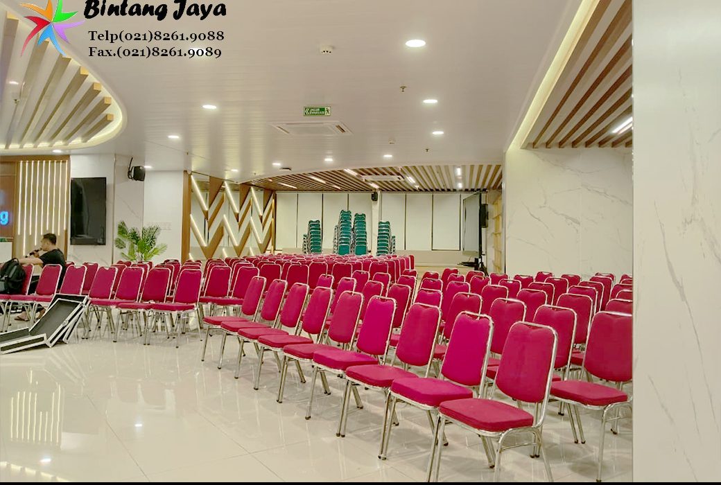 Sewa Kursi Futura Merah Susun untuk Event dengan Kapasitas Besar