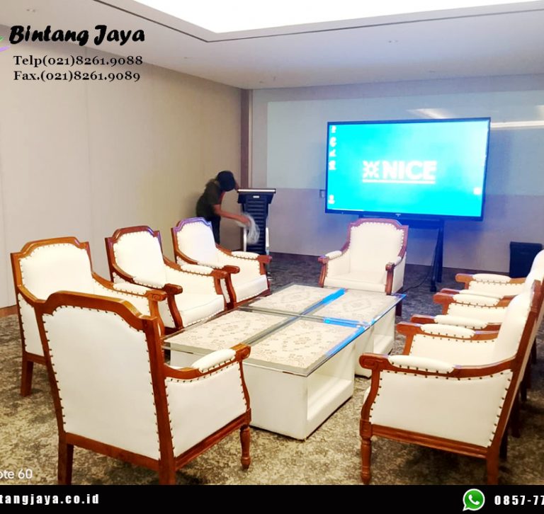Sewa Kursi Louis Kayu VIP untuk Event Premium dan Eksklusif Dalam sebuah acara premium, tampilan dekorasi dan perlengkapan tentu menjadi perhatian utama. Oleh karena itu, banyak penyelenggara acara memilih layanan sewa kursi Louis kayu VIP untuk menciptakan suasana yang lebih elegan dan eksklusif. Kursi Louis dikenal dengan desain klasik yang mewah serta material kayu berkualitas. Selain itu, bentuknya yang elegan membuat kursi ini sering digunakan dalam berbagai acara formal maupun acara eksklusif. Dengan menggunakan kursi Louis kayu VIP, tampilan area acara akan terlihat lebih berkelas sekaligus memberikan kenyamanan bagi para tamu undangan. Keunggulan Kursi Louis Kayu VIP untuk Event Kursi Louis menjadi salah satu pilihan favorit dalam berbagai acara premium. Tidak hanya memberikan kesan mewah, kursi ini juga memiliki kualitas yang sangat baik. Berikut beberapa keunggulan kursi Louis kayu VIP: 1. Desain Elegan dan Mewah Kursi Louis memiliki desain klasik yang sangat cocok untuk dekorasi acara yang berkelas. 2. Material Kayu Berkualitas Kursi dibuat dari bahan kayu yang kuat sehingga aman digunakan dalam berbagai acara. 3. Cocok untuk Dekorasi Premium Selain itu, kursi ini sangat sering digunakan dalam konsep dekorasi wedding, gala dinner, maupun acara formal. 4. Memberikan Kenyamanan bagi Tamu Bentuk kursi yang ergonomis membuat tamu dapat duduk dengan nyaman selama acara berlangsung. 5. Menambah Nilai Estetika Area Event Dengan adanya kursi Louis kayu VIP, tampilan area acara menjadi lebih elegan dan profesional. Cocok untuk Berbagai Jenis Acara Eksklusif Layanan sewa kursi Louis kayu VIP sangat cocok digunakan dalam berbagai jenis acara yang membutuhkan konsep dekorasi elegan. Beberapa acara yang sering menggunakan kursi Louis antara lain: Wedding dan resepsi pernikahan Gala dinner perusahaan Acara penghargaan Event VIP dan tamu kehormatan Acara perusahaan dan gathering Event launching produk Acara formal instansi pemerintah Private party dan celebration Dengan demikian, kursi Louis kayu VIP mampu meningkatkan tampilan dekorasi sekaligus menciptakan suasana acara yang lebih eksklusif. Layanan Sewa Kursi Louis Kayu VIP Kami menyediakan layanan sewa kursi Louis kayu VIP untuk berbagai kebutuhan event dengan perlengkapan yang bersih, rapi, dan siap digunakan. Layanan yang tersedia meliputi: Kursi Louis kayu VIP berkualitas Kondisi kursi bersih dan terawat Pengiriman ke lokasi acara Penataan kursi sesuai layout event Tim instalasi berpengalaman Selain itu, kami juga menyediakan berbagai perlengkapan event lainnya seperti meja bundar, tenda dekorasi, panggung, karpet, sofa VIP, serta perlengkapan dekorasi acara. Kenapa Memilih Layanan Kami? Memilih vendor perlengkapan event yang tepat sangat penting agar acara berjalan lancar. Oleh karena itu, kami selalu memberikan pelayanan terbaik untuk setiap kebutuhan acara. Beberapa keunggulan layanan kami antara lain: Kursi Louis kayu berkualitas premium Peralatan event bersih dan siap pakai Pengiriman tepat waktu Tim instalasi profesional Harga sewa yang kompetitif Dengan dukungan layanan tersebut, kebutuhan sewa kursi Louis kayu VIP dapat terpenuhi dengan baik untuk berbagai acara premium. Kesimpulan Menggunakan layanan sewa kursi Louis kayu VIP merupakan pilihan tepat untuk menciptakan suasana acara yang lebih elegan dan eksklusif. Desain kursi yang mewah serta material kayu berkualitas mampu meningkatkan tampilan dekorasi event secara keseluruhan. Dengan perlengkapan yang berkualitas serta dukungan tim profesional, acara Anda dapat berlangsung dengan lebih rapi, nyaman, dan berkelas.