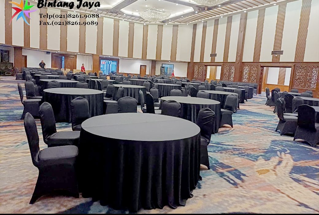 Sewa Meja Bulat Cover Hitam untuk Area Dining dan Lounge Event