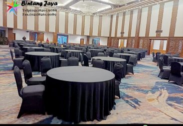 Sewa Meja Bulat Cover Hitam untuk Area Dining dan Lounge Event