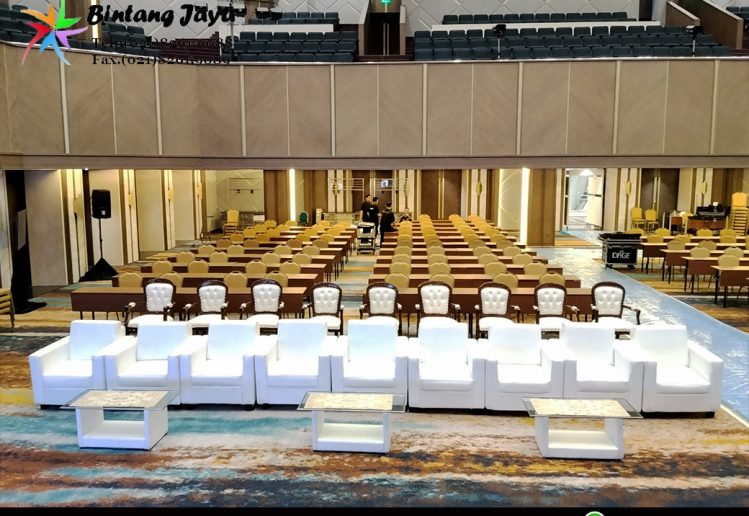 Sewa Sofa Putih dan Meja VIP Kaca Tangsel