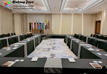 Rental Meja Kotak IBM Runner Cover Hitam Batik, Kursi Event Bogor untuk Acara yang Elegan dan Profesional