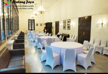 Sewa Meja Bulat Diameter 180 cm Skirting Putih untuk Jamuan dan Event Formal