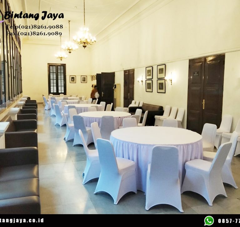 Sewa Meja Bulat Diameter 180 cm Skirting Putih untuk Jamuan dan Event Formal