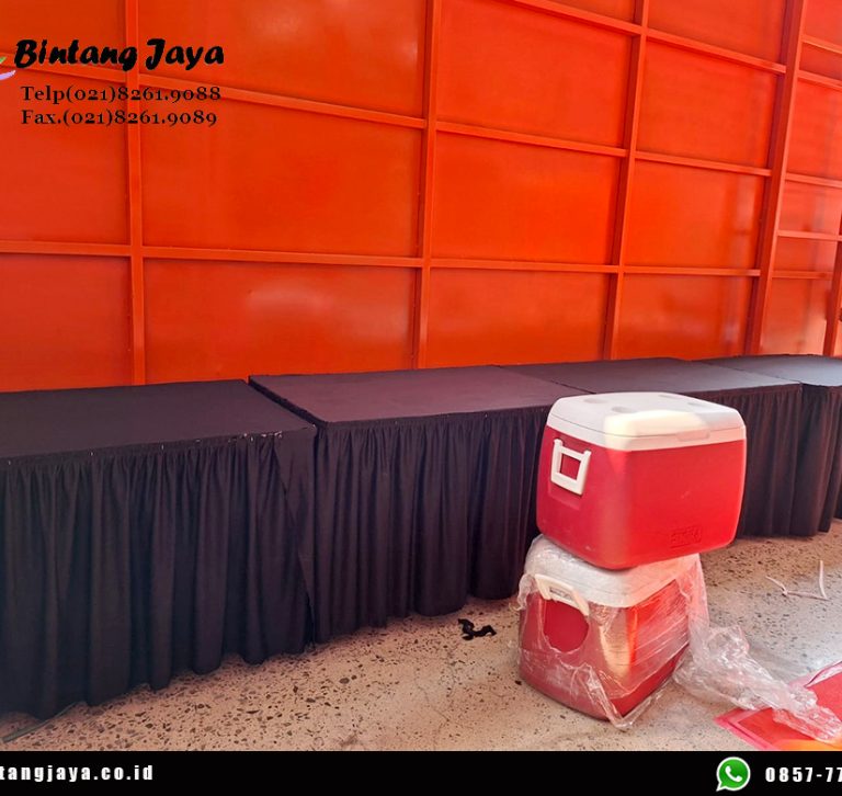 Sewa Meja Kotak Cover Hitam Modern untuk Area Reception dan Booth yang Elegan
