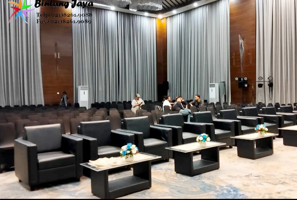 Sewa Sofa Hitam Kotak, Meja VIP Hitam, Meja IBM Jakarta untuk Event yang Elegan dan Profesional