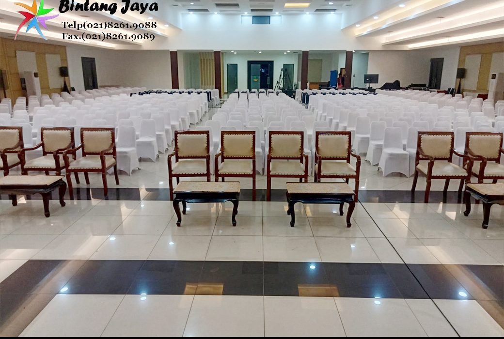 Sewa Kursi Arm Chairs atau Kursi VIP Kayu Jakarta untuk Lounge dan Corporate Event Premium