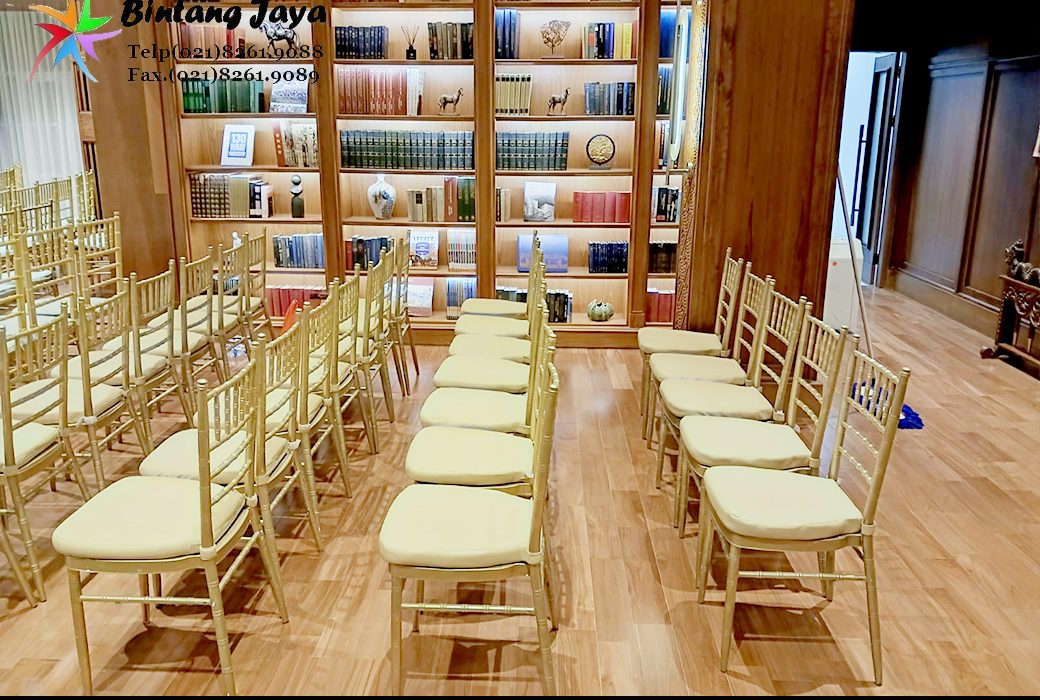 Rental Kursi Tiffany Gold dan Bantal Duduk Jakarta untuk Acara Mewah dan Berkelas
