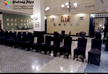 Rental Kursi Futura Sarung Hitam Jakarta untuk Event yang Elegan dan Profesional