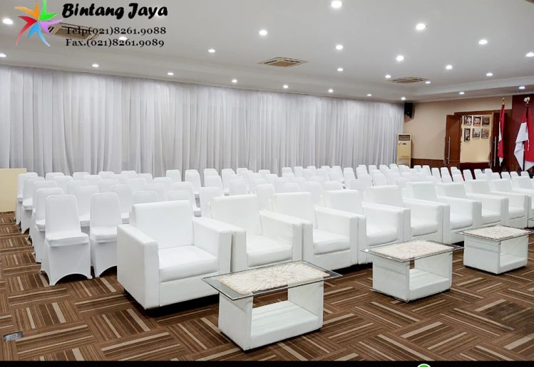 Sewa Sofa Putih, Kursi Futura Cover Putih Ketat Depok untuk Event Elegan dan Profesional