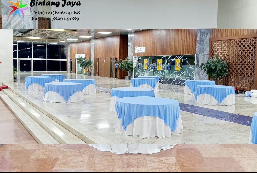 Sewa Meja Bulat Cover Putih Toping Biru Jakarta Kombinasi Simpel Venue yang Berkelas 087885377555