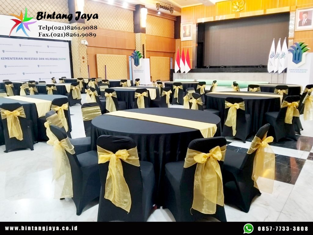 Rental Meja Bulat dengan Runner Jakarta untuk Jamuan Tamu dan Dekorasi Venue